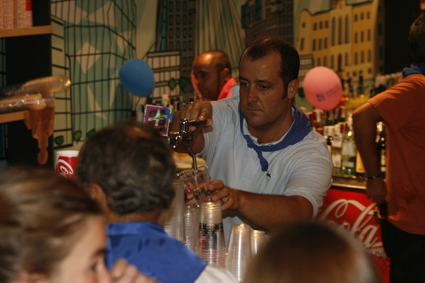 Argazkia: Ahaldunak, Bilboko zinegotziak eta Burukideak tragoak jartzen Gogorregin.