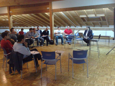 Foto: Grupos de discusi�n en Derio