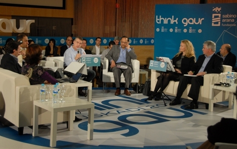 Argazkia: Berrikuntza, gizarte-aldaketa eta buruzagitzari buruzko solasaldietan parte hartu duten hizlariak 