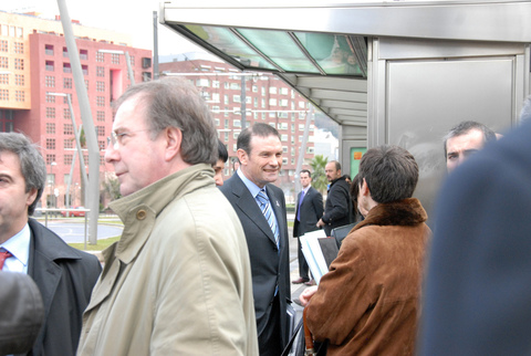 Foto: El lehendakari Ibarretxe en los alrededores del Palacio Euskalduna 